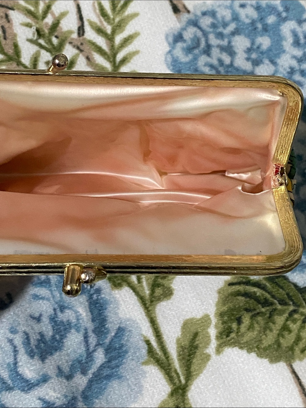 Vintage 1960s Floral Red Poppy Clasp Clutch - Picture 3 of 3